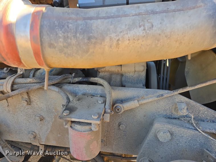 image for item ER1531 2000 Kenworth T800 semi truck