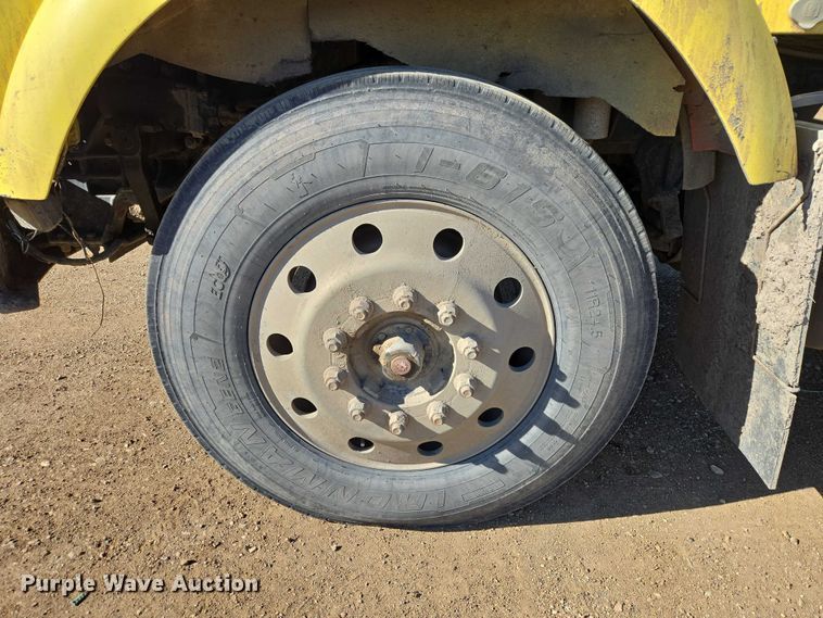 image for item ER1531 2000 Kenworth T800 semi truck