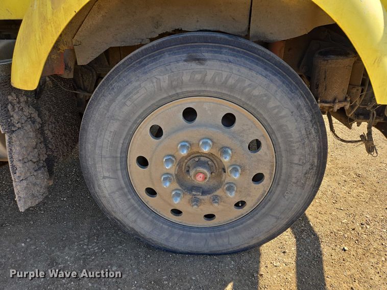 image for item ER1531 2000 Kenworth T800 semi truck