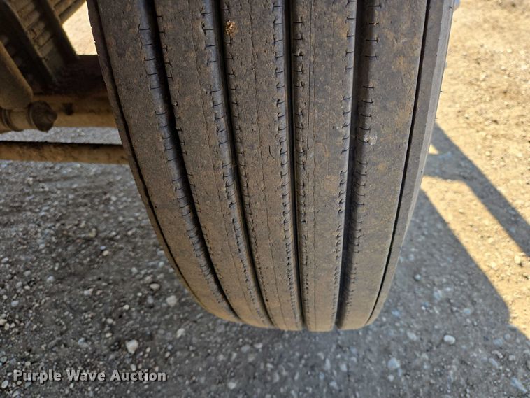 image for item ER1531 2000 Kenworth T800 semi truck