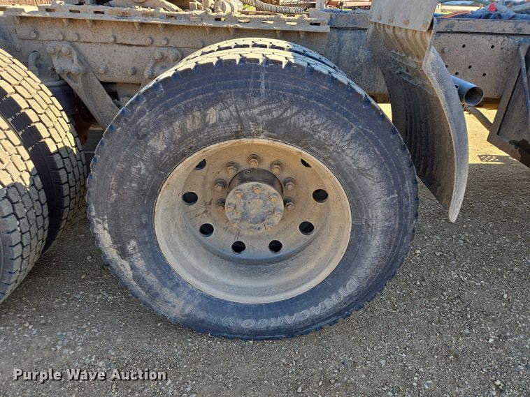image for item ER1531 2000 Kenworth T800 semi truck
