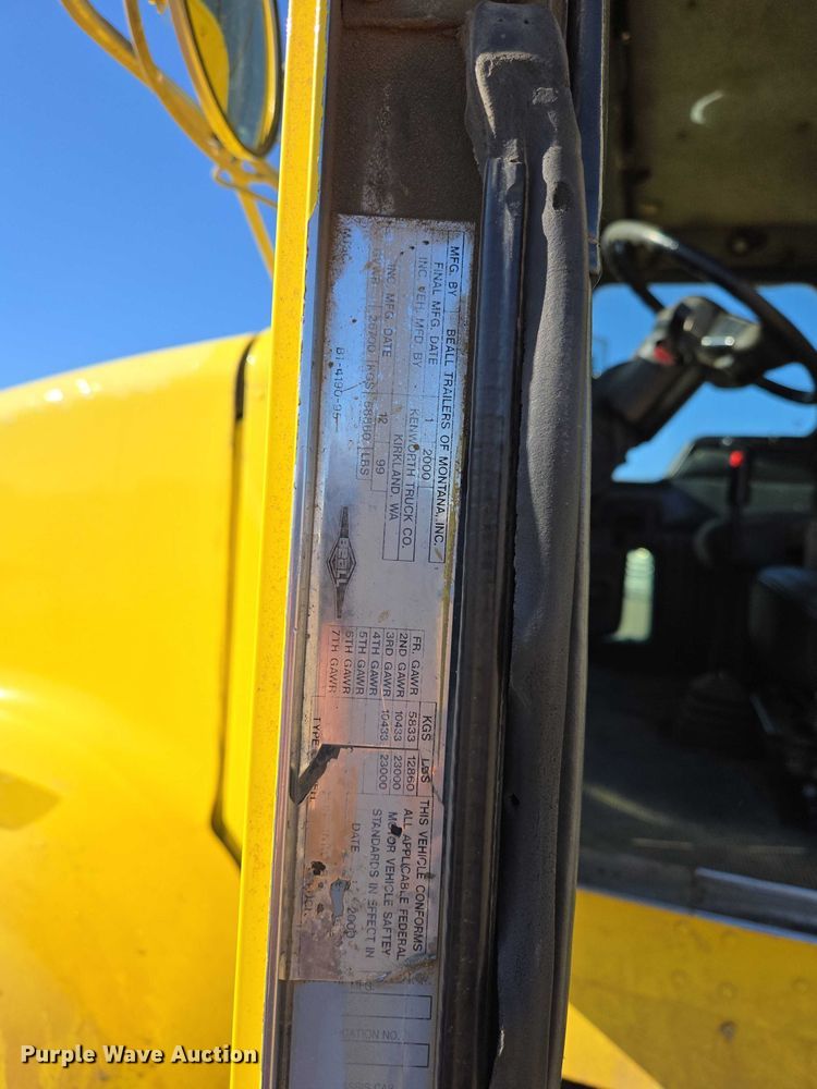 image for item ER1531 2000 Kenworth T800 semi truck
