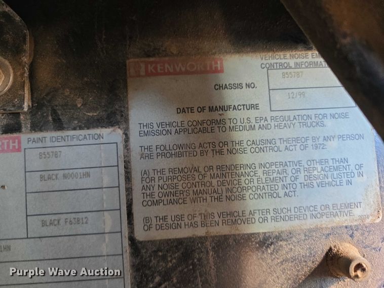 image for item ER1531 2000 Kenworth T800 semi truck