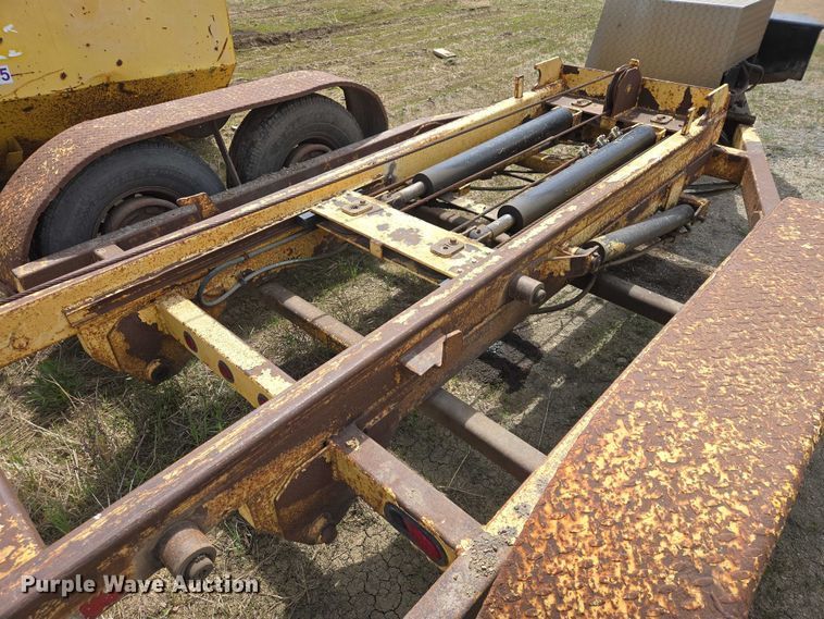 image for item ER1533 2001 EZ Rolloffs EZ12TR roll-off container trailer