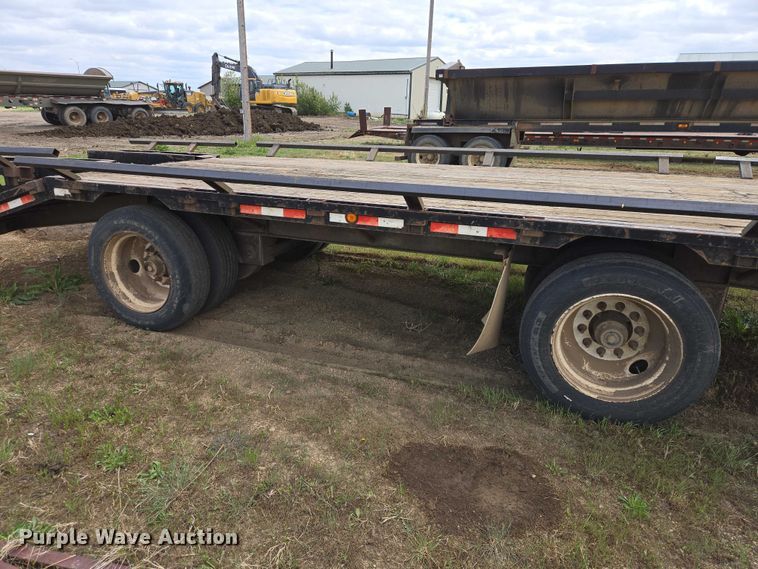 image for item ER1545 2002 Jet drop deck equipment trailer