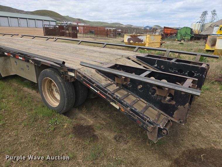 image for item ER1545 2002 Jet drop deck equipment trailer
