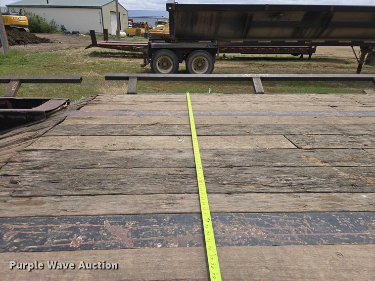 image for item ER1545 2002 Jet drop deck equipment trailer