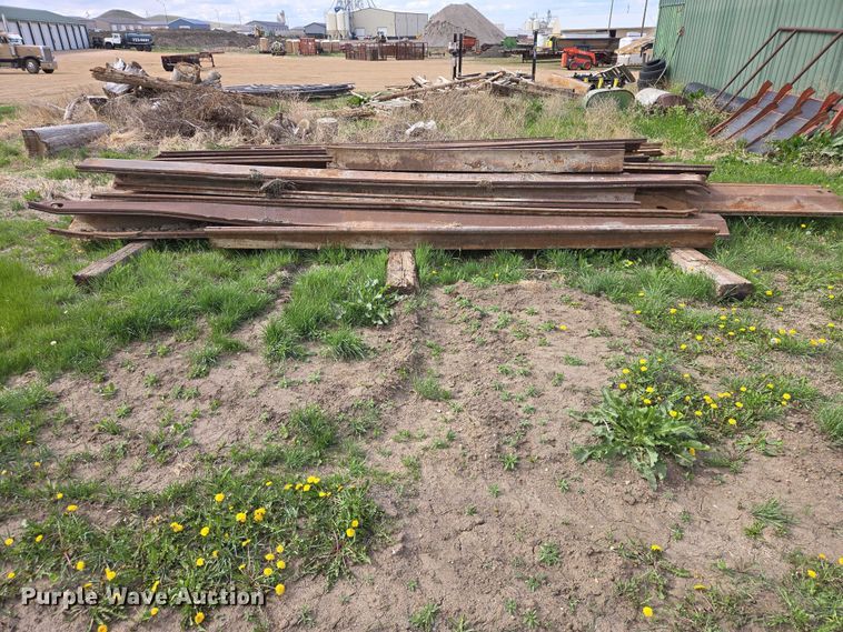 image for item ER1552 Approximately 25 pieces of sheet piling