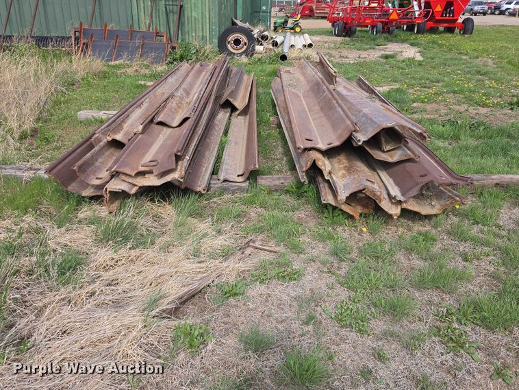 image for item ER1552 Approximately 25 pieces of sheet piling