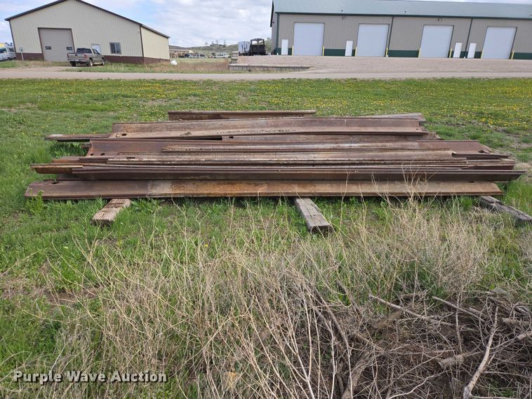 image for item ER1552 Approximately 25 pieces of sheet piling