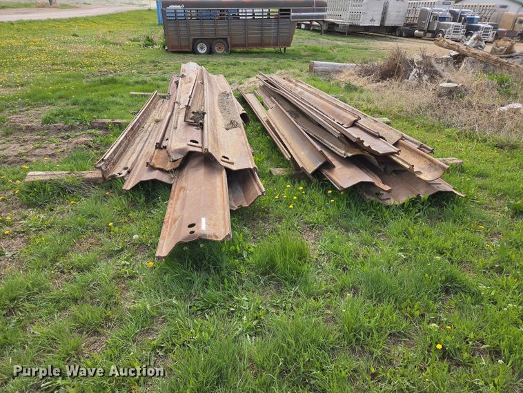 image for item ER1552 Approximately 25 pieces of sheet piling