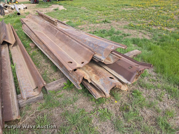 image for item ER1552 Approximately 25 pieces of sheet piling