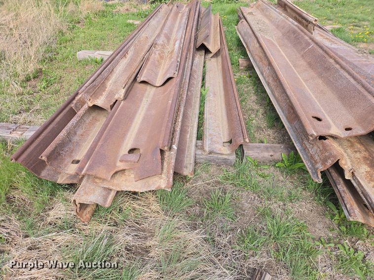 image for item ER1552 Approximately 25 pieces of sheet piling