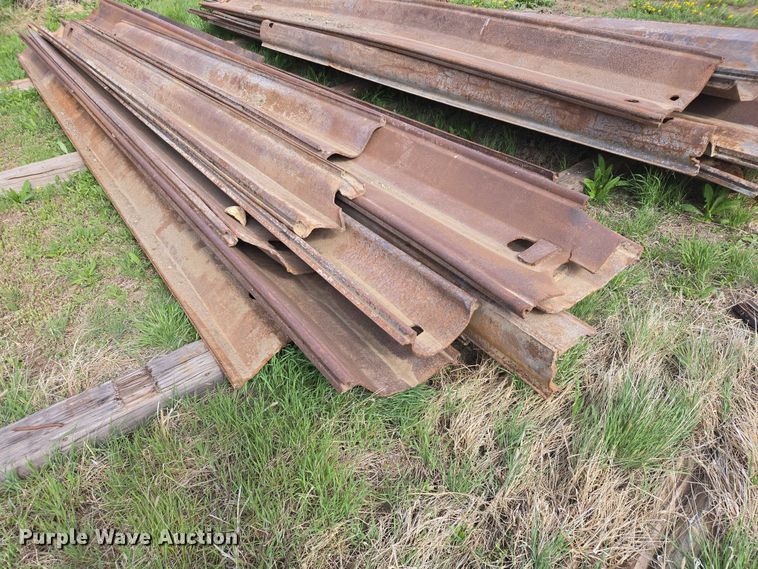 image for item ER1552 Approximately 25 pieces of sheet piling