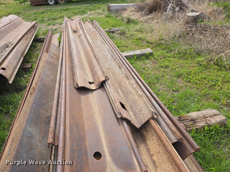 image for item ER1552 Approximately 25 pieces of sheet piling
