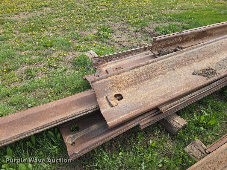 image for item ER1552 Approximately 25 pieces of sheet piling