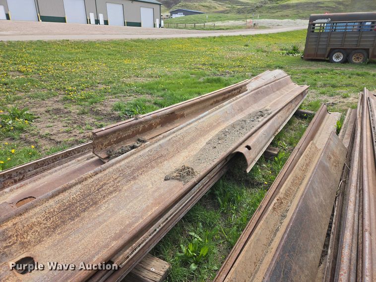 image for item ER1552 Approximately 25 pieces of sheet piling