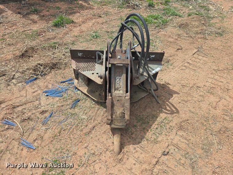 image for item ER1560 Bobcat 2560 6 skid steer breaker