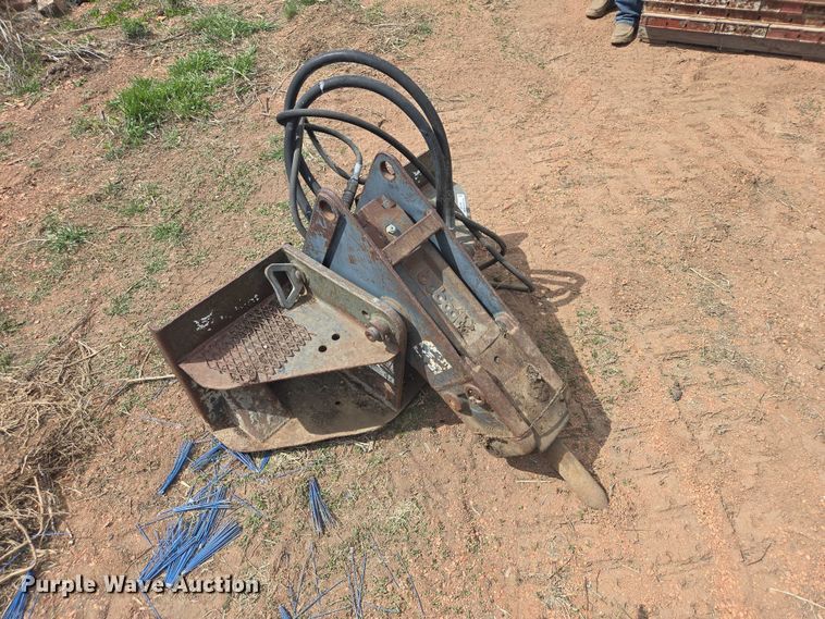 image for item ER1560 Bobcat 2560 6 skid steer breaker
