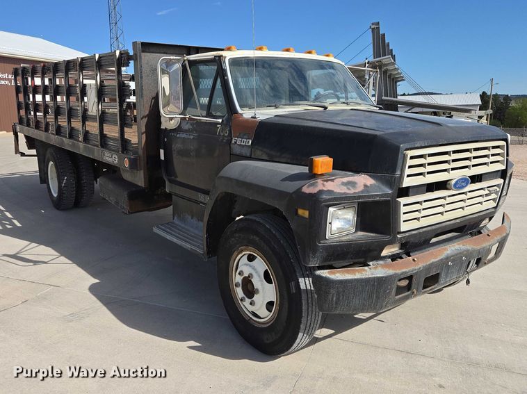 image for item ER1567 1989 Ford F600 flatbed truck