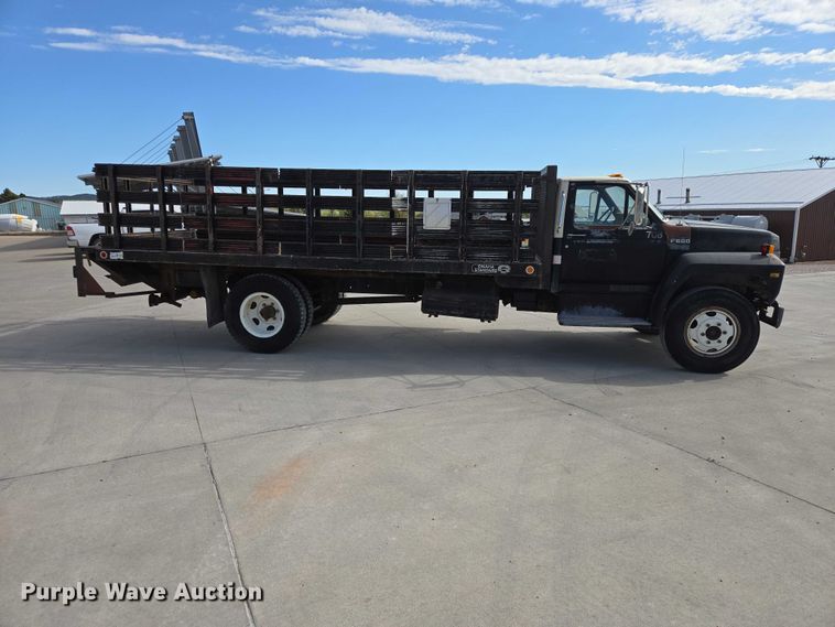 image for item ER1567 1989 Ford F600 flatbed truck