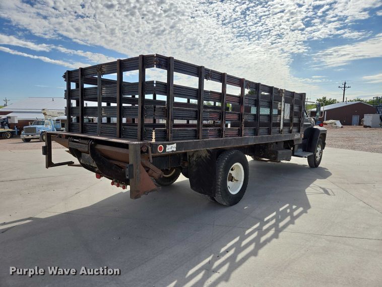 image for item ER1567 1989 Ford F600 flatbed truck
