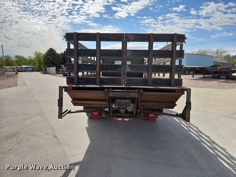 image for item ER1567 1989 Ford F600 flatbed truck