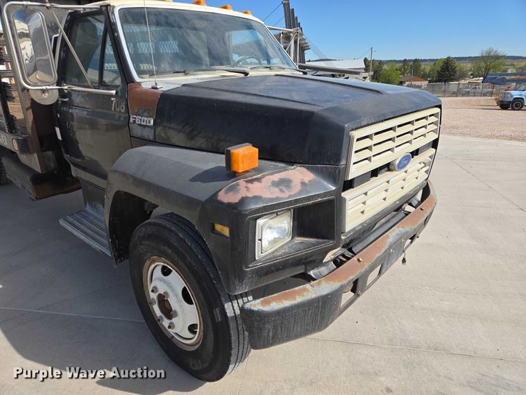 image for item ER1567 1989 Ford F600 flatbed truck