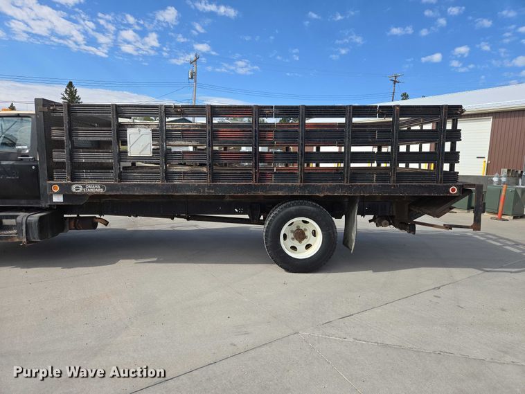 image for item ER1567 1989 Ford F600 flatbed truck