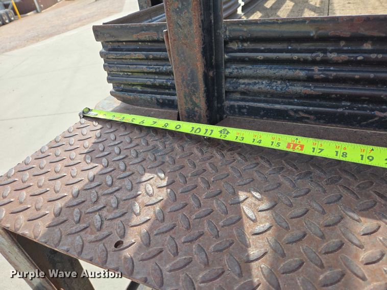 image for item ER1567 1989 Ford F600 flatbed truck