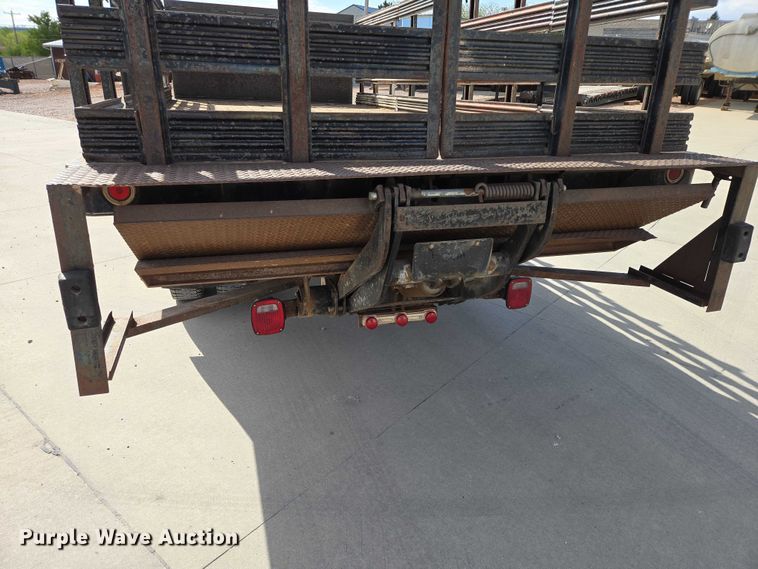 image for item ER1567 1989 Ford F600 flatbed truck