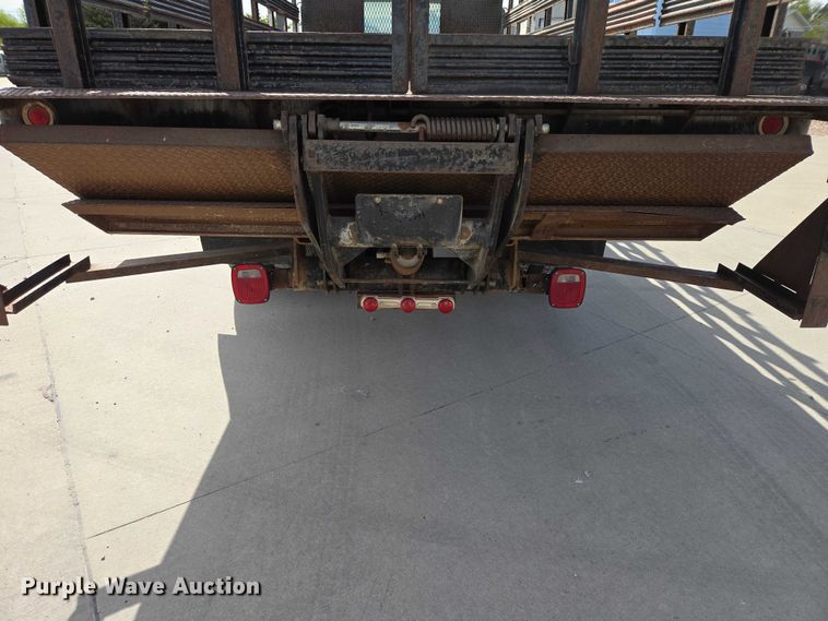 image for item ER1567 1989 Ford F600 flatbed truck