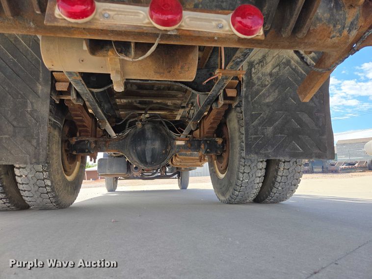 image for item ER1567 1989 Ford F600 flatbed truck