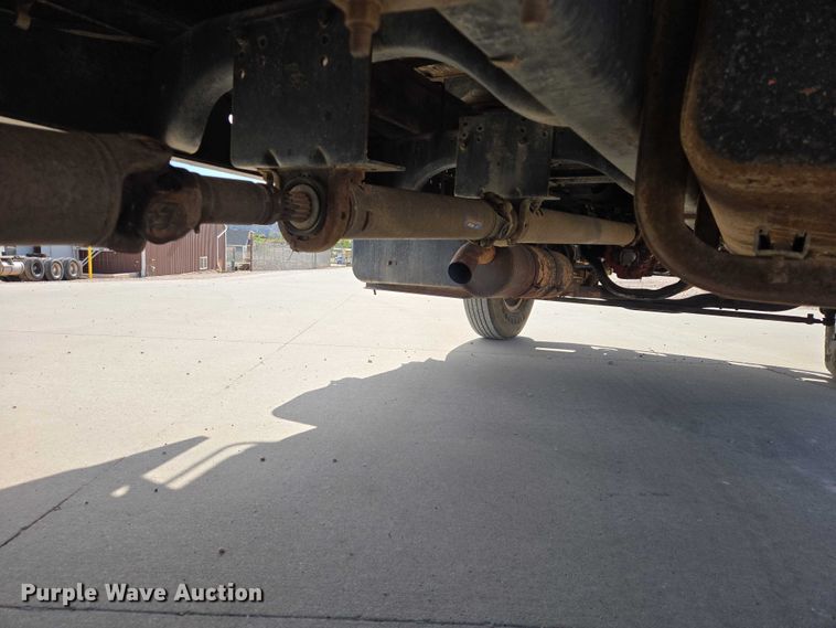 image for item ER1567 1989 Ford F600 flatbed truck