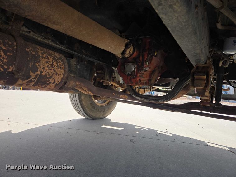 image for item ER1567 1989 Ford F600 flatbed truck