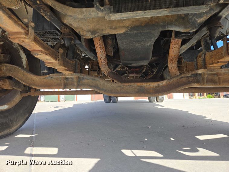 image for item ER1567 1989 Ford F600 flatbed truck