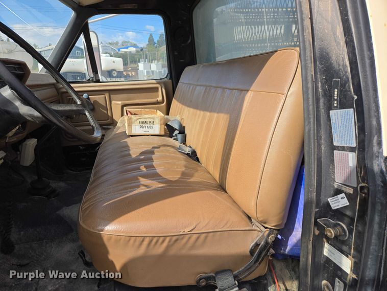 image for item ER1567 1989 Ford F600 flatbed truck