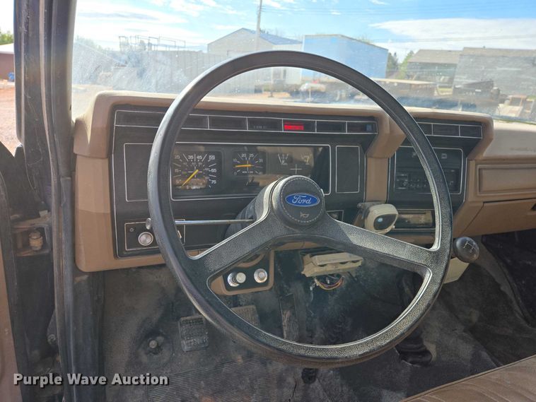 image for item ER1567 1989 Ford F600 flatbed truck