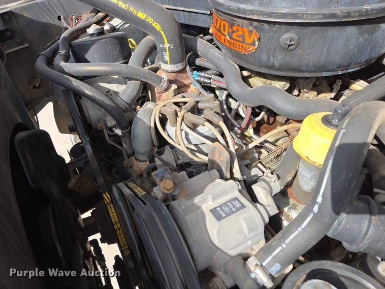 image for item ER1567 1989 Ford F600 flatbed truck