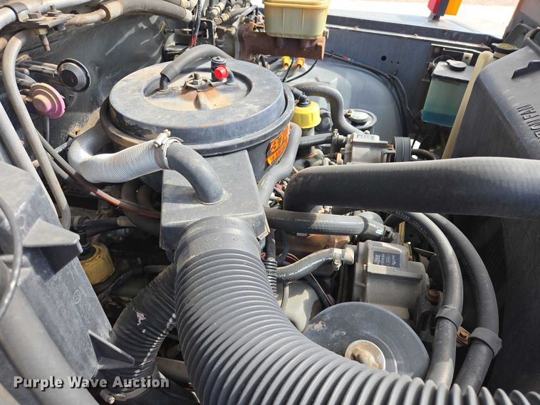 image for item ER1567 1989 Ford F600 flatbed truck