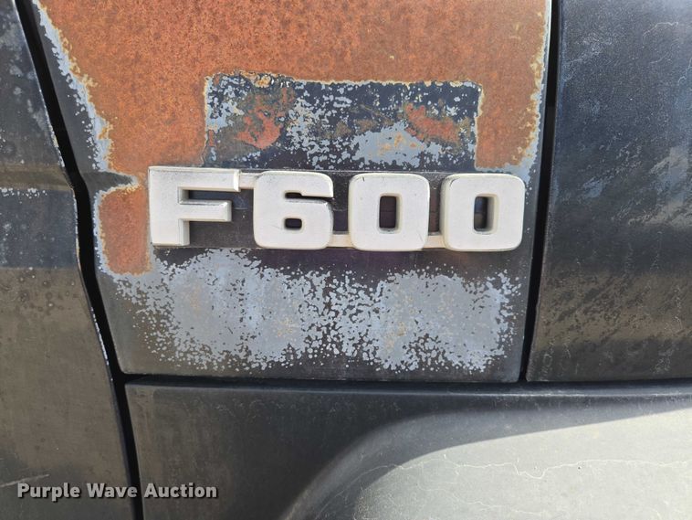 image for item ER1567 1989 Ford F600 flatbed truck