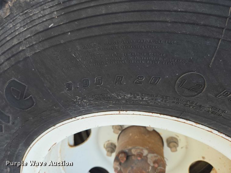 image for item ER1567 1989 Ford F600 flatbed truck