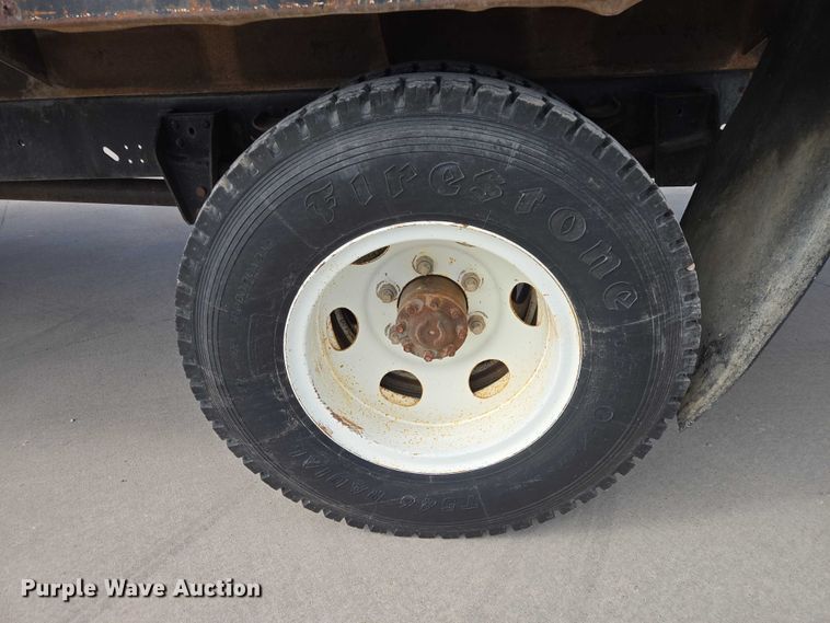 image for item ER1567 1989 Ford F600 flatbed truck