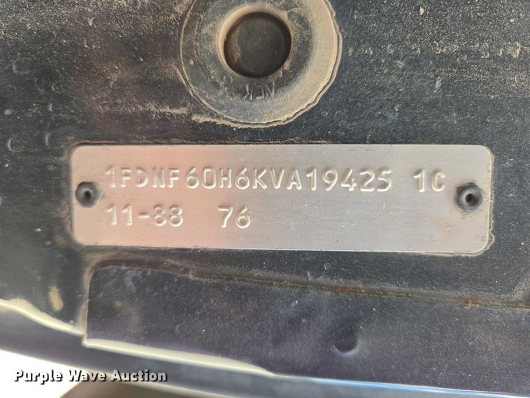 image for item ER1567 1989 Ford F600 flatbed truck