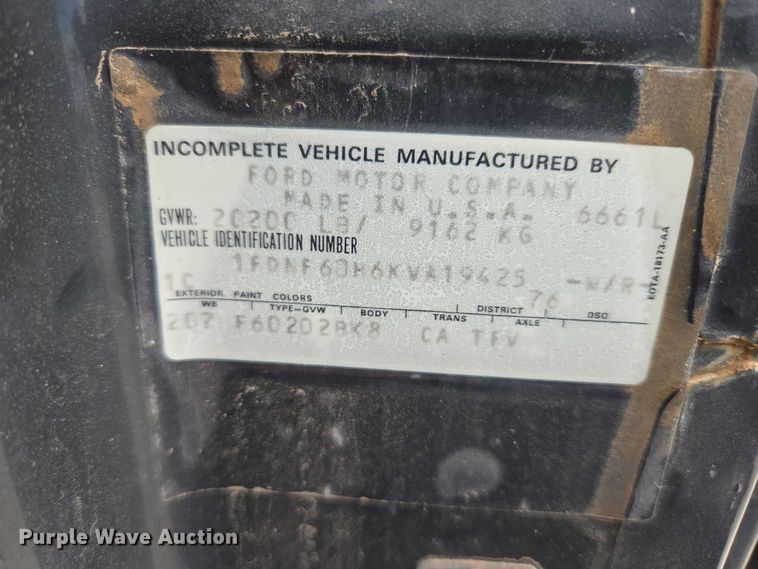 image for item ER1567 1989 Ford F600 flatbed truck