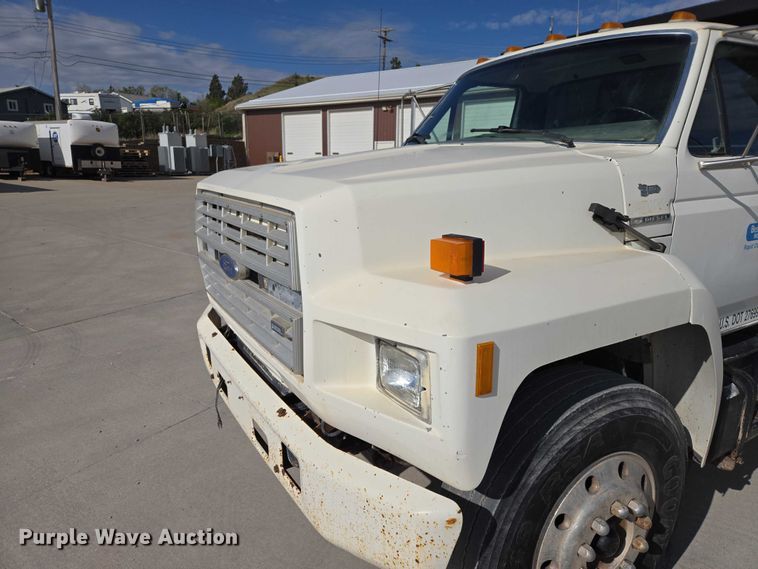 image for item ER1568 1991 Ford F800 dump truck