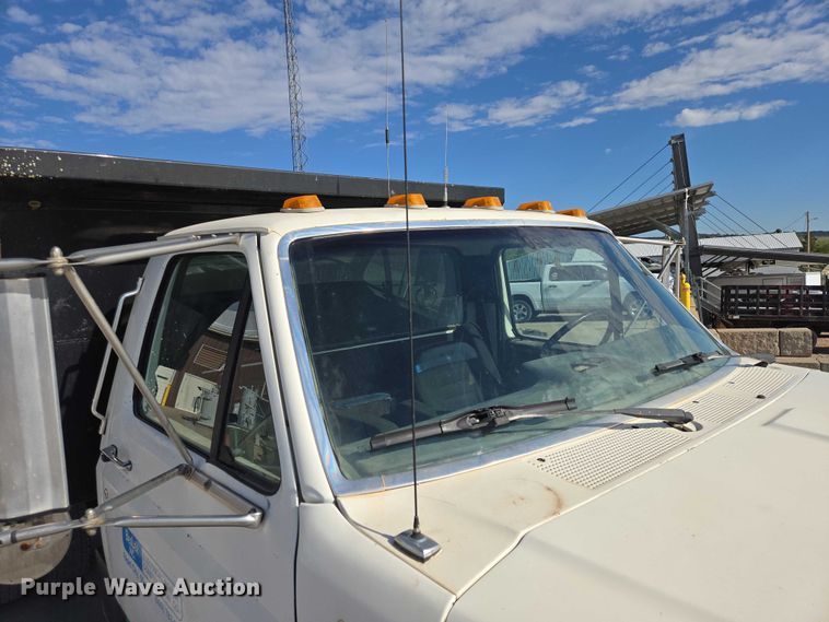 image for item ER1568 1991 Ford F800 dump truck