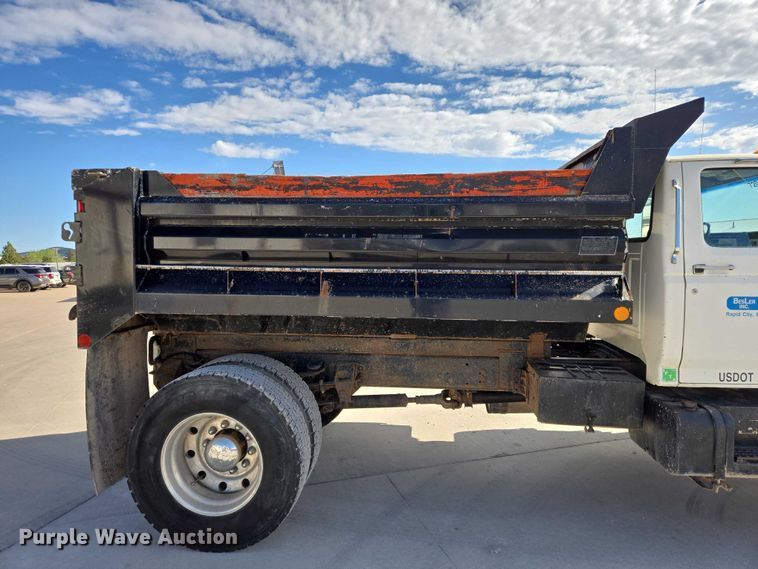 image for item ER1568 1991 Ford F800 dump truck