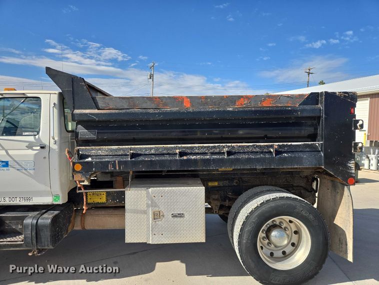 image for item ER1568 1991 Ford F800 dump truck