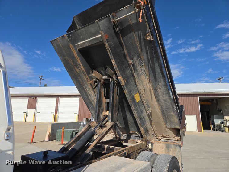 image for item ER1568 1991 Ford F800 dump truck